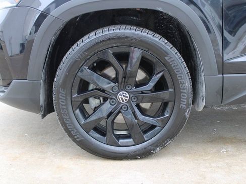 Certified 2023 Volkswagen Taos SE image 30