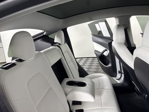 Used 2022 Tesla Model Y Performance image 26