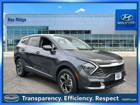 Used 2024 Kia Sportage LX image 1
