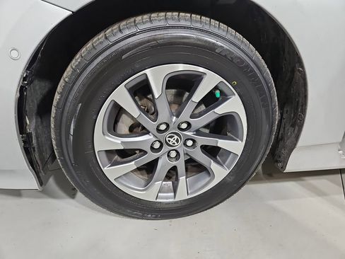 Used 2019 Toyota Prius XLE w/ Premium Convenience Package image 26