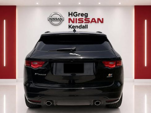 Used 2017 Jaguar F-PACE S AWD/4WD image 2