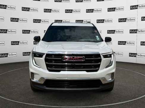Used 2025 GMC Acadia Elevation w/ Elevation Premium Package FWD image 8