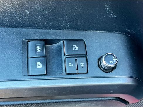 Used 2016 Toyota Tacoma TRD Sport image 18