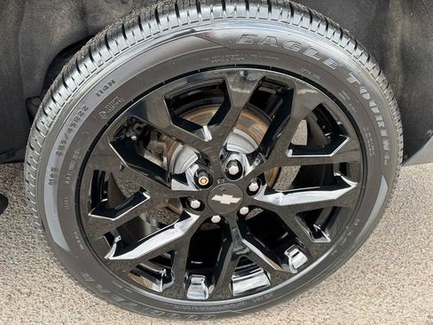 Used 2019 Chevrolet Suburban LT w/ Luxury Package image 11