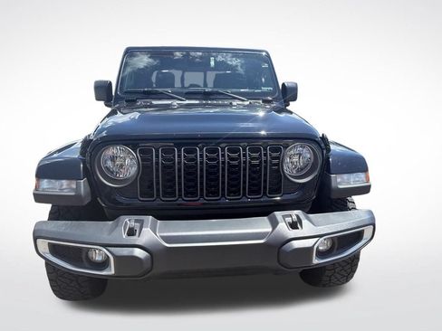 Used 2024 Jeep Gladiator Sport AWD/4WD image 3