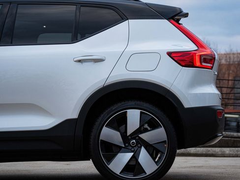 Certified 2024 Volvo XC40 Recharge Plus image 4