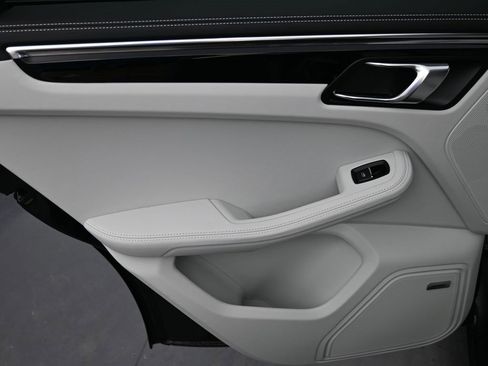 New 2026 Porsche Macan image 20