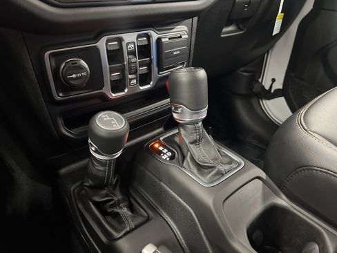 Used 2024 Jeep Wrangler Sahara image 20