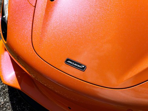 Used 2025 McLaren 750S Spider image 32