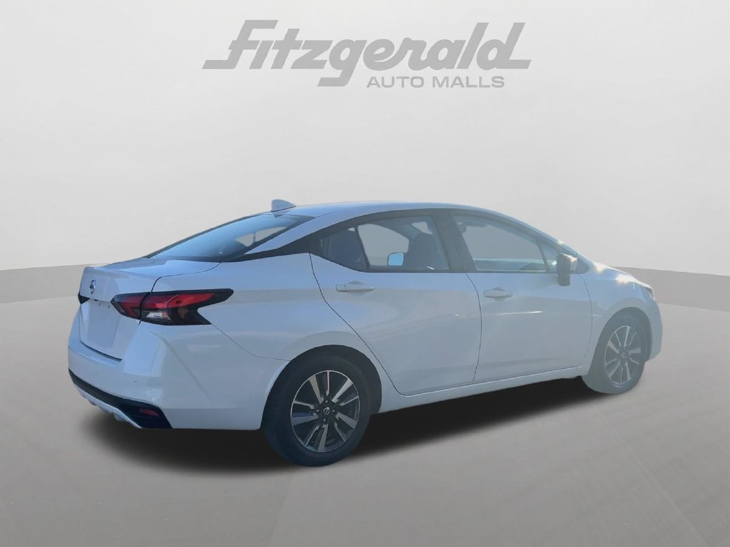 Used 2022 Nissan Versa SV FWD image 9