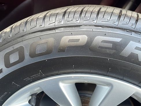 Used 2018 Chrysler 300 Touring image 25