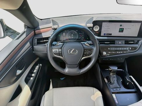 Used 2025 Lexus ES 300h w/ Premium Package FWD image 17