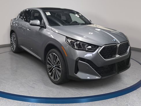 New 2026 BMW X2 xDrive28i w/ Technology Package AWD/4WD image 3