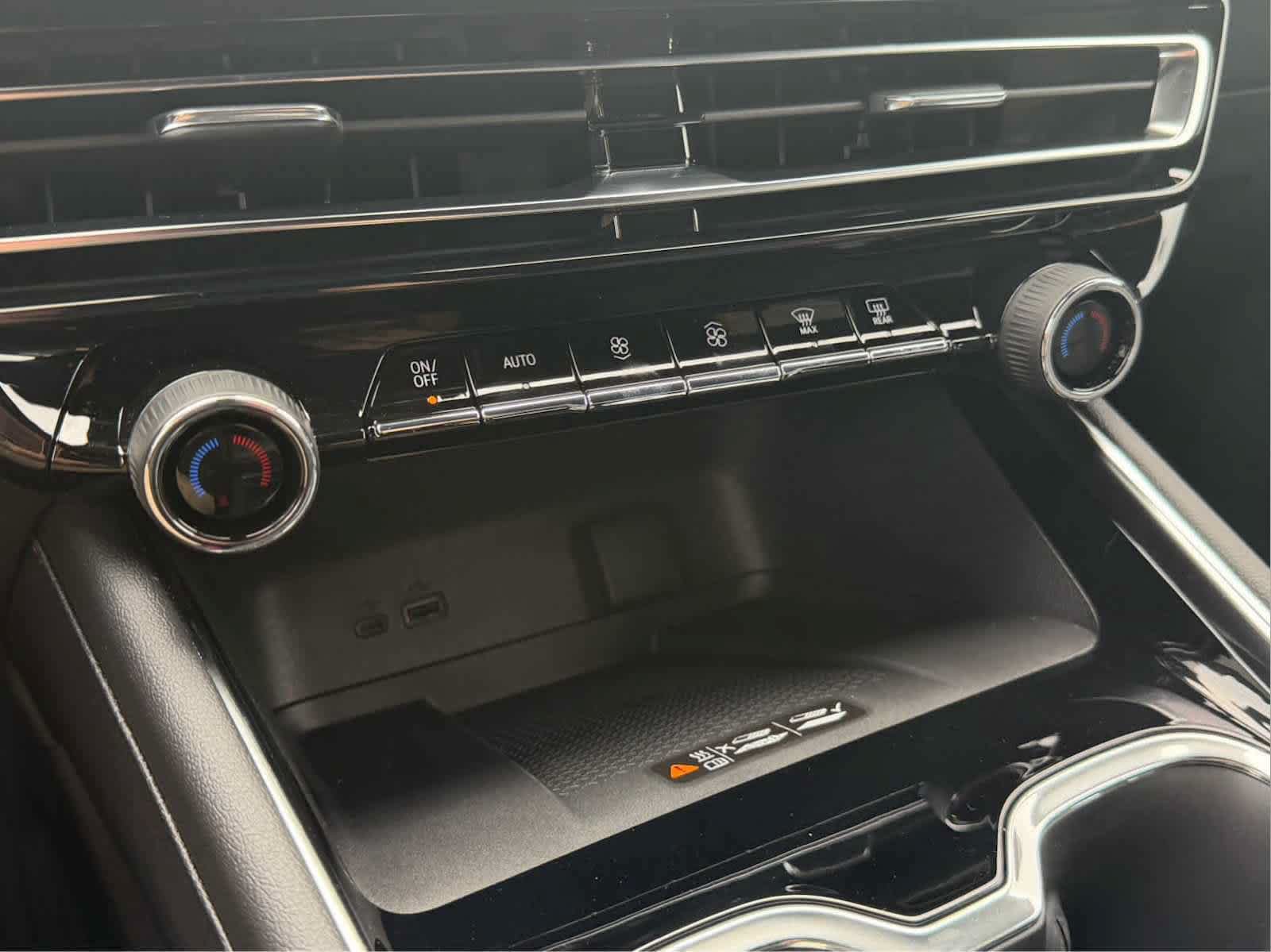 New 2026 Chevrolet Traverse RS w/ LPO, Floor Liner Package FWD image 13