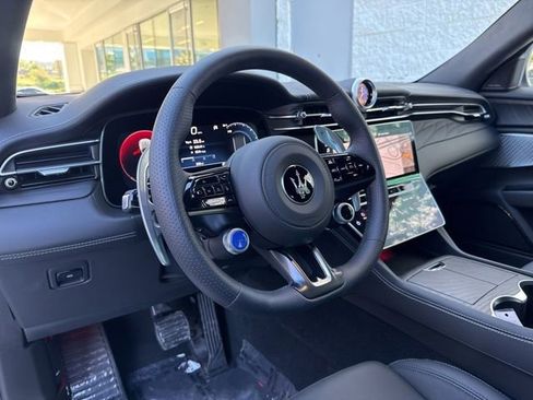 New 2025 Maserati Grecale GT image 11