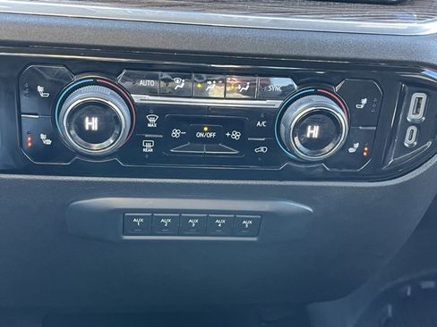 Used 2024 Chevrolet Silverado 2500 LT w/ Convenience Package image 35