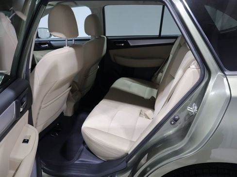 Used 2018 Subaru Outback 2.5i Premium image 16