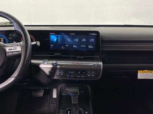 Certified 2025 Hyundai Kona SEL AWD/4WD image 16