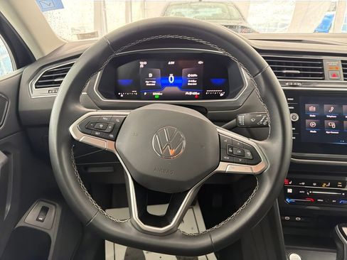 Used 2024 Volkswagen Tiguan SE image 16