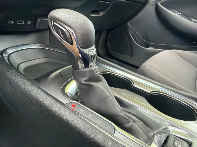 Used 2022 Chevrolet Malibu LT FWD image 31