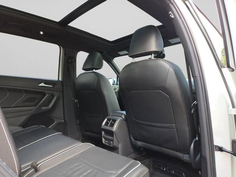 Used 2022 Volkswagen Tiguan SEL R-Line AWD/4WD image 32