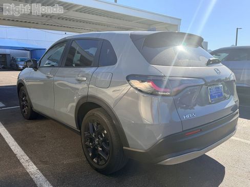 Used 2025 Honda HR-V Sport image 4