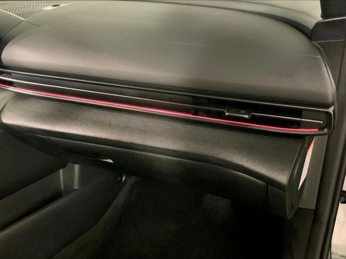 Used 2025 Hyundai Elantra Limited FWD image 16