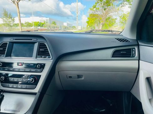 Used 2016 Hyundai Sonata SE FWD image 12