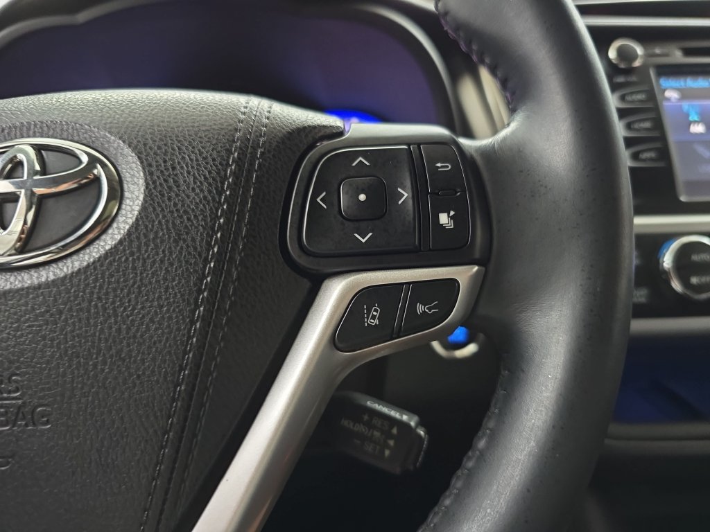 Used 2017 Toyota Highlander SE AWD/4WD image 21