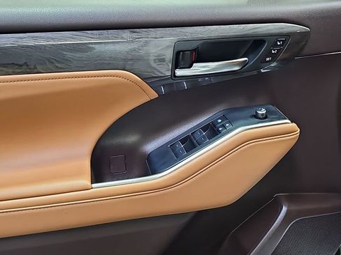 Used 2022 Toyota Highlander Platinum image 23