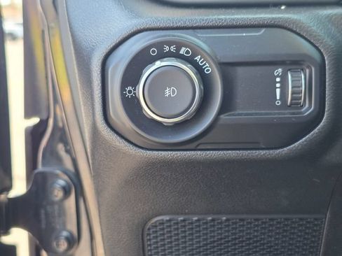 Used 2023 Jeep Wrangler Unlimited Sahara AWD/4WD image 35