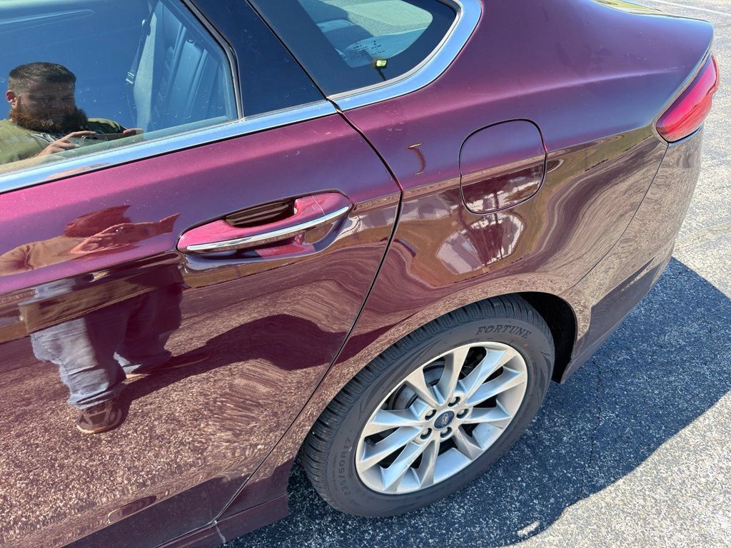 Used 2017 Ford Fusion SE w/ Fusion SE Technology Package FWD image 17