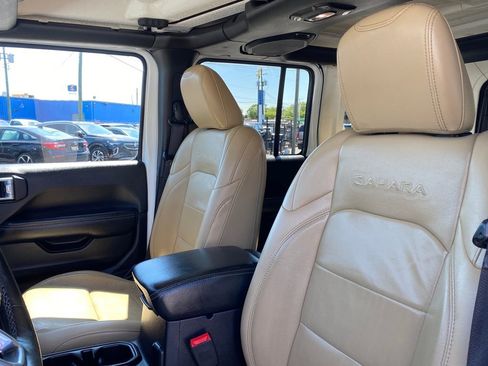 Used 2018 Jeep Wrangler Unlimited Sahara AWD/4WD image 12