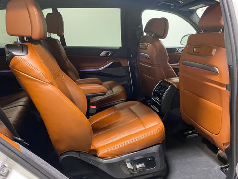 Used 2025 BMW X7 xDrive40i w/ M Sport Package image 10