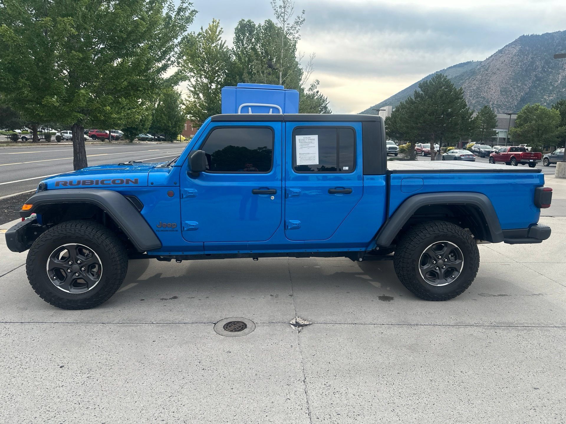 Used 2023 Jeep Gladiator Rubicon w/ LED Lighting Group AWD/4WD image 2