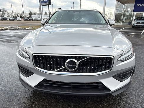 Certified 2025 Volvo V60 B5 Cross Country Plus image 33