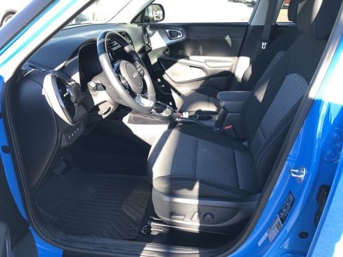 Used 2025 Kia Soul EX image 16
