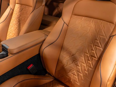 Used 2025 Aston Martin Vanquish image 38