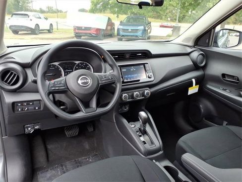 New 2025 Nissan Kicks Play S image 9
