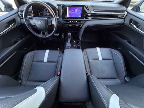 Used 2025 Toyota Camry SE FWD image 11