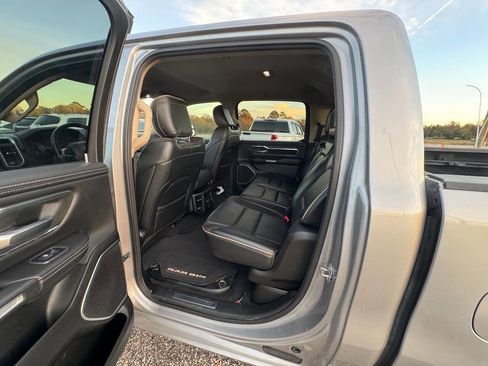Used 2019 RAM 1500 Laramie image 12