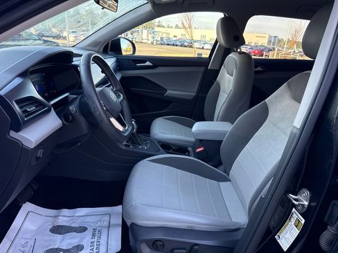 Used 2022 Volkswagen Taos SE image 13