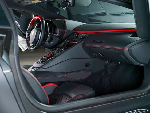 Used 2017 Lamborghini Aventador S AWD/4WD image 73