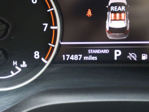 Used 2024 Nissan Rogue SV w/ SV Premium Package FWD image 12