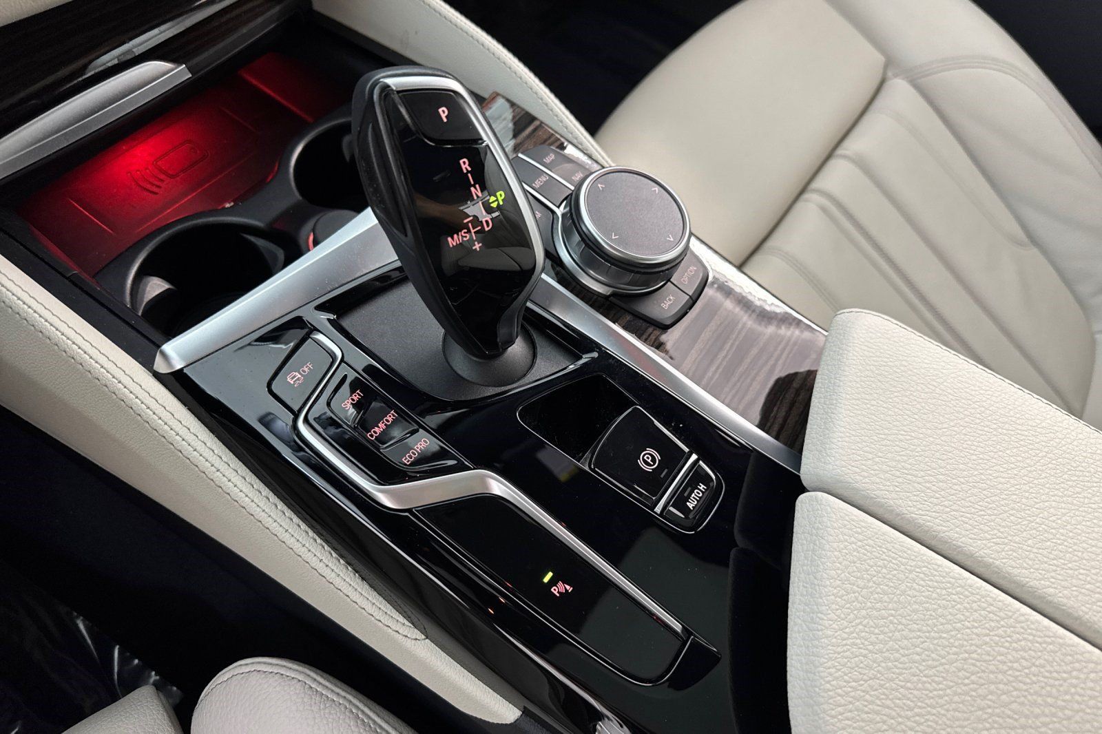 Used 2023 BMW 540i w/ M Sport Package RWD image 18