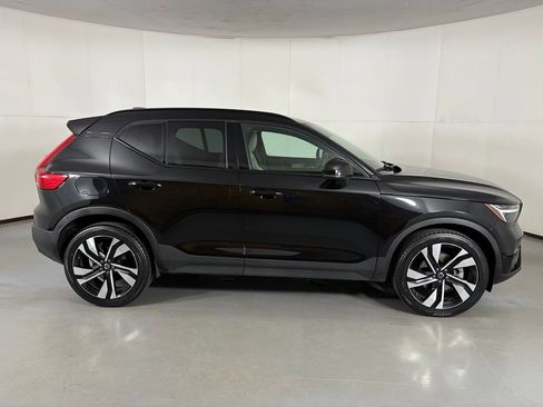 Used 2024 Volvo XC40 B5 Plus w/ Climate Package AWD/4WD image 9