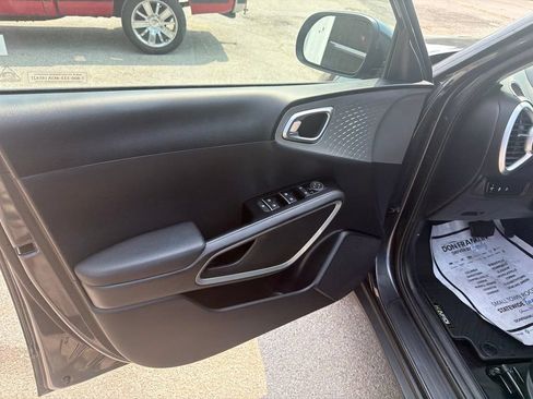 Used 2025 Kia Soul LX w/ LX Technology Package FWD image 12