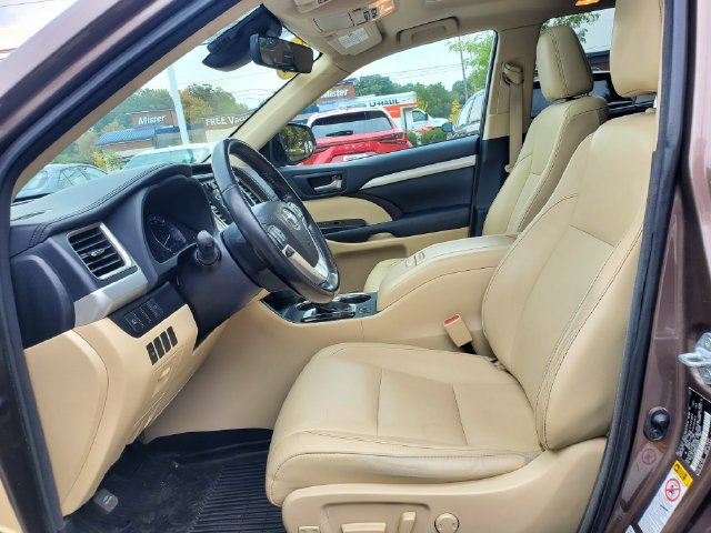 Used 2017 Toyota Highlander XLE AWD/4WD image 16