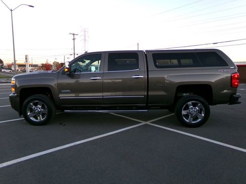 Used 2015 Chevrolet Silverado 2500 High Country w/ Duramax Plus Package image 8