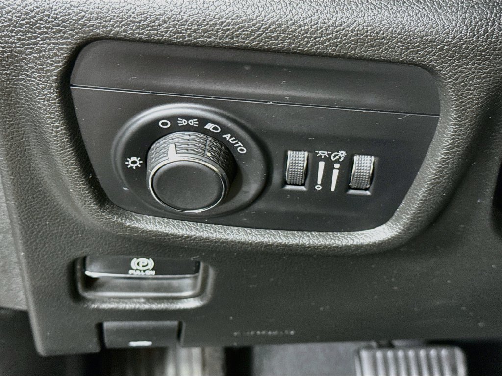 Used 2023 Jeep Grand Cherokee L Laredo AWD/4WD image 17